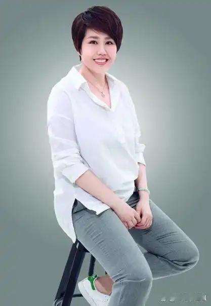 10月25日，中央广播电视总台通过官方渠道官宣，于蕾正式出任2027丁未羊年中央