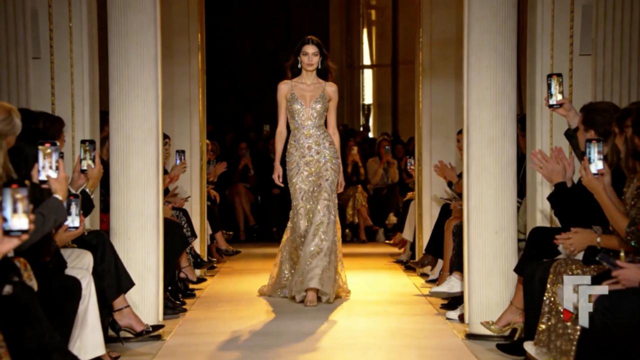 36岁何穗谈年龄焦虑：模特的生命力，从不由数字定义
 
近日，36岁超模何穗在《