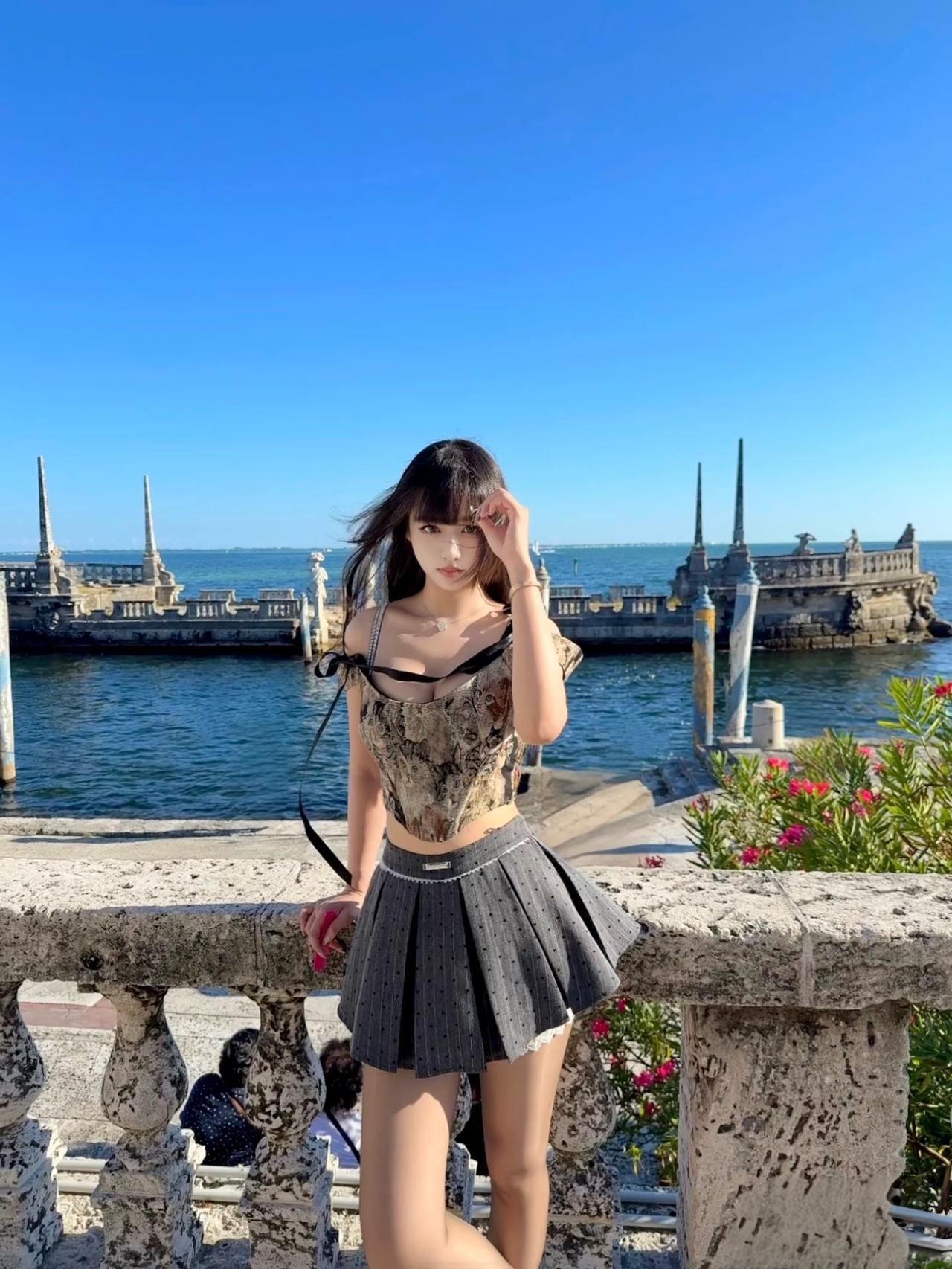 天气不错，去海边吹吹风，海边的风景真是太美啦，应该多出去走走！