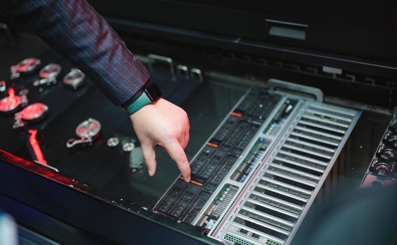 出大事了，曾经暴涨40倍的AI神股，居然靠这么下三滥的手段赚钱，一夜之间就崩得稀