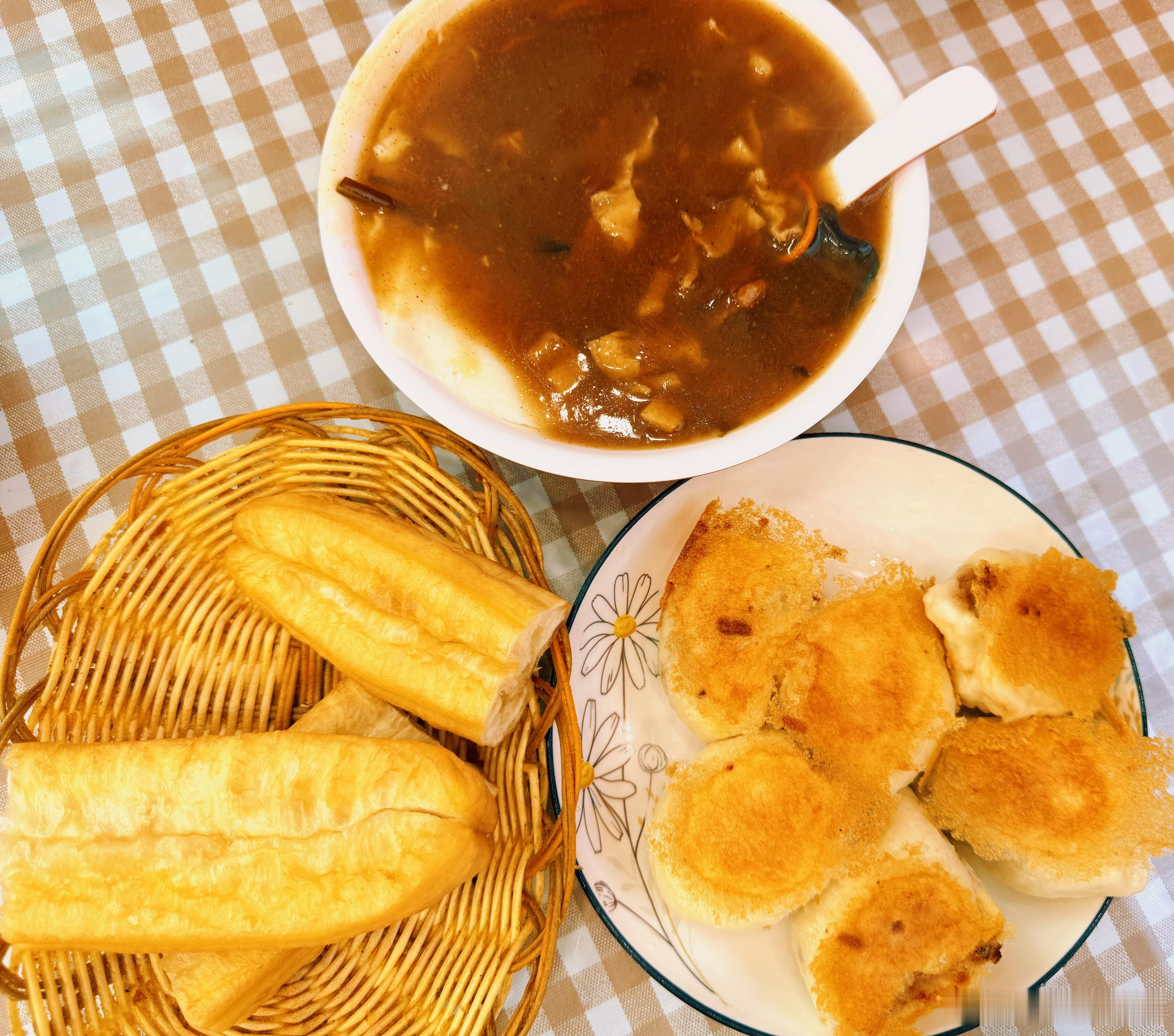 喝胡辣汤啦 