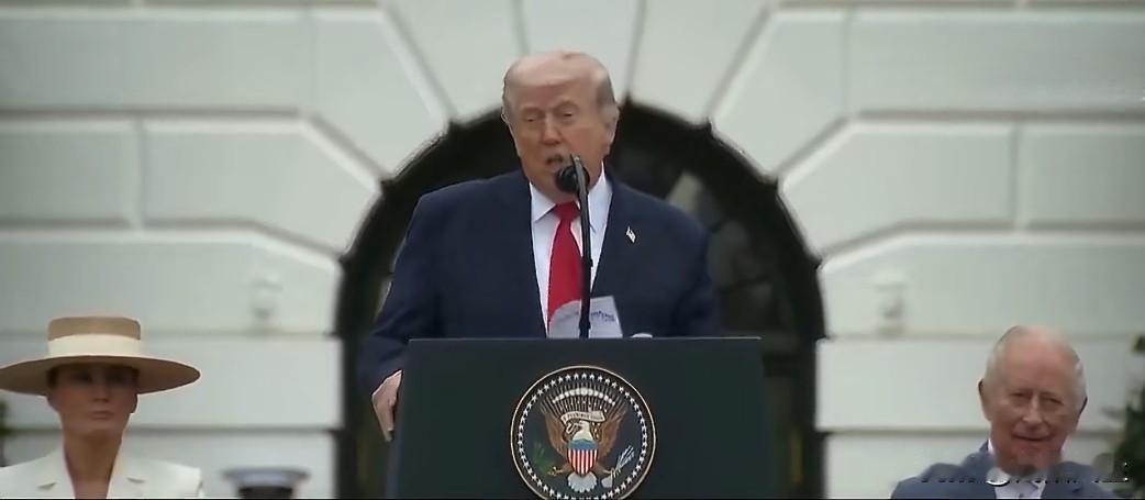 特朗普:“80年前，在那些美丽的旗帜下，首相温斯顿·丘吉尔和富兰克林·罗斯福总统