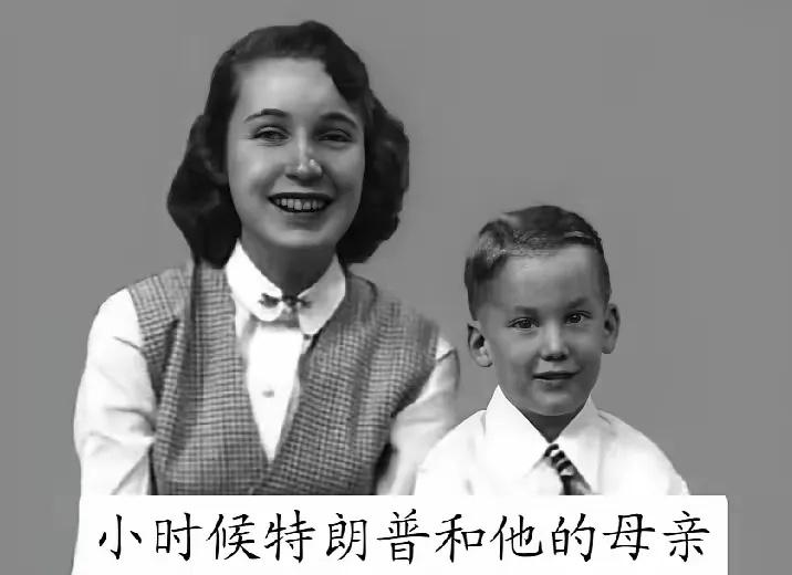 这是童年时期的特朗普与母亲玛丽·安妮·麦克劳德的合影，特朗普是家中第四个孩子，母