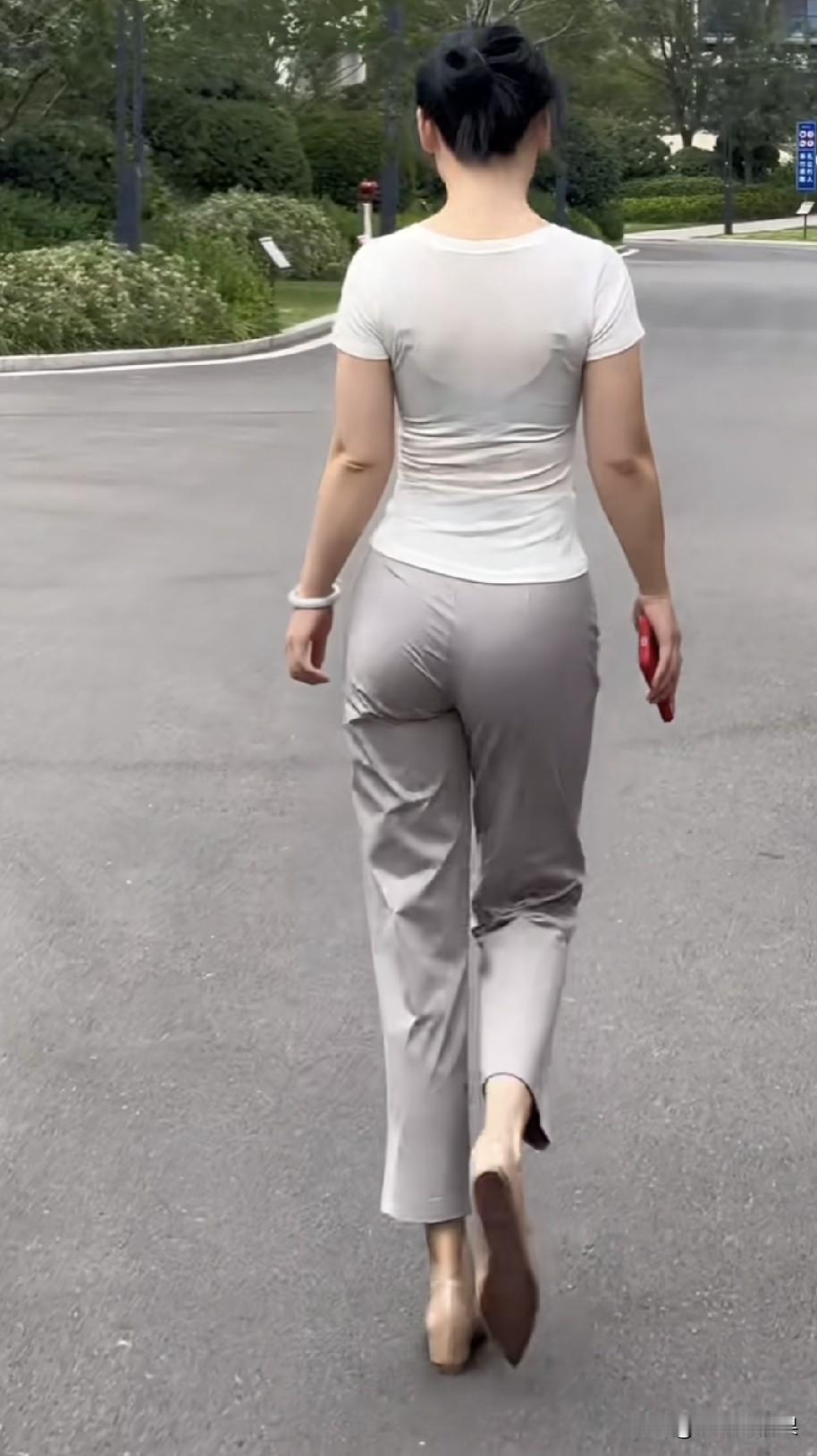 背影如此美，颜值如何已经不重要了。