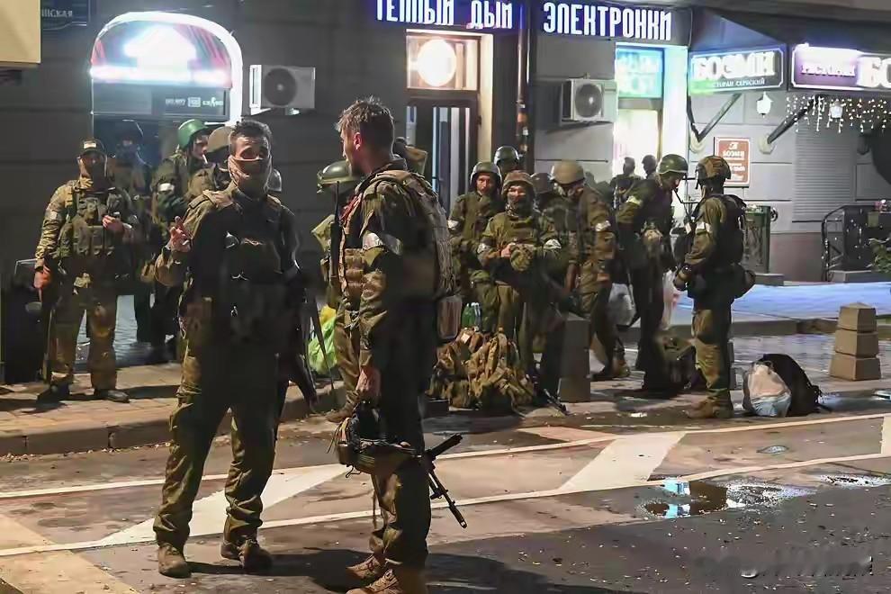 普京亲兵抵达委内瑞拉，必要时可以硬刚美军，把马杜罗带到莫斯科