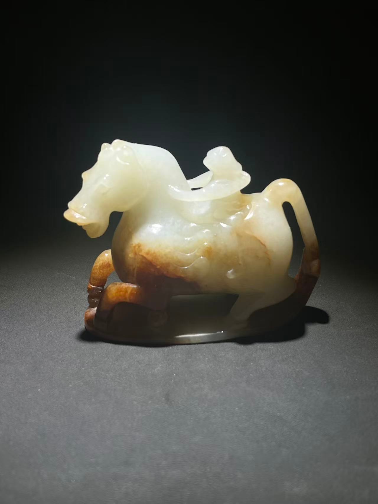 随想杂感 谁说地摊市场没有真货？这就是地摊市场上的东西，白玉红沁，和田籽料材质，