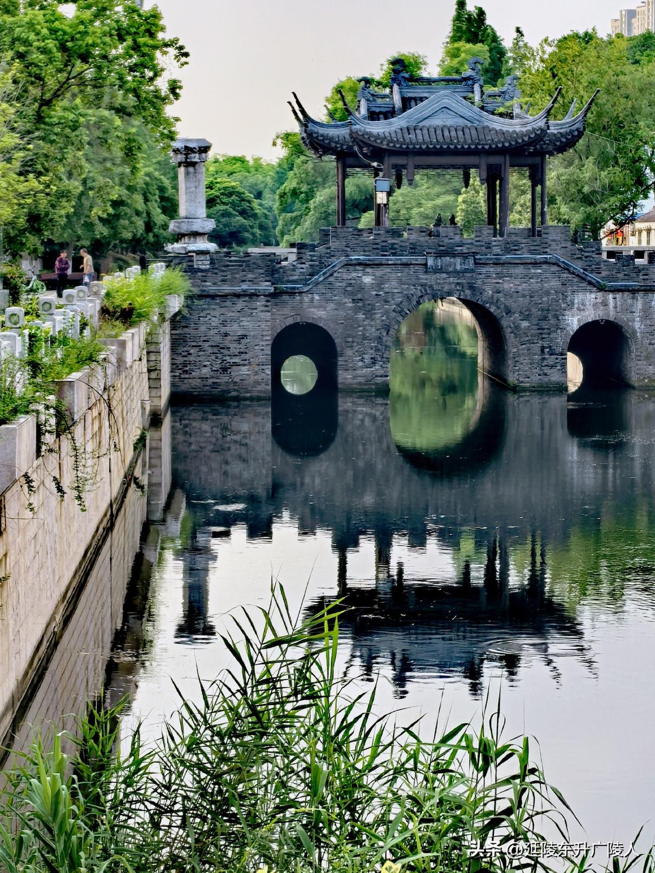 常州延陵路边的通吴门，一座横跨在两千多年春秋运河上的水路城门，春秋运河疑似古道，