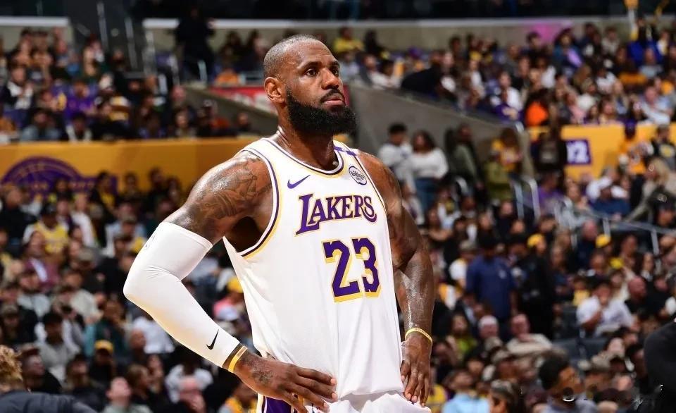 詹姆斯三双，湖人六人得分上双主场123:104大胜猛龙。
今日NBA的一场焦点大