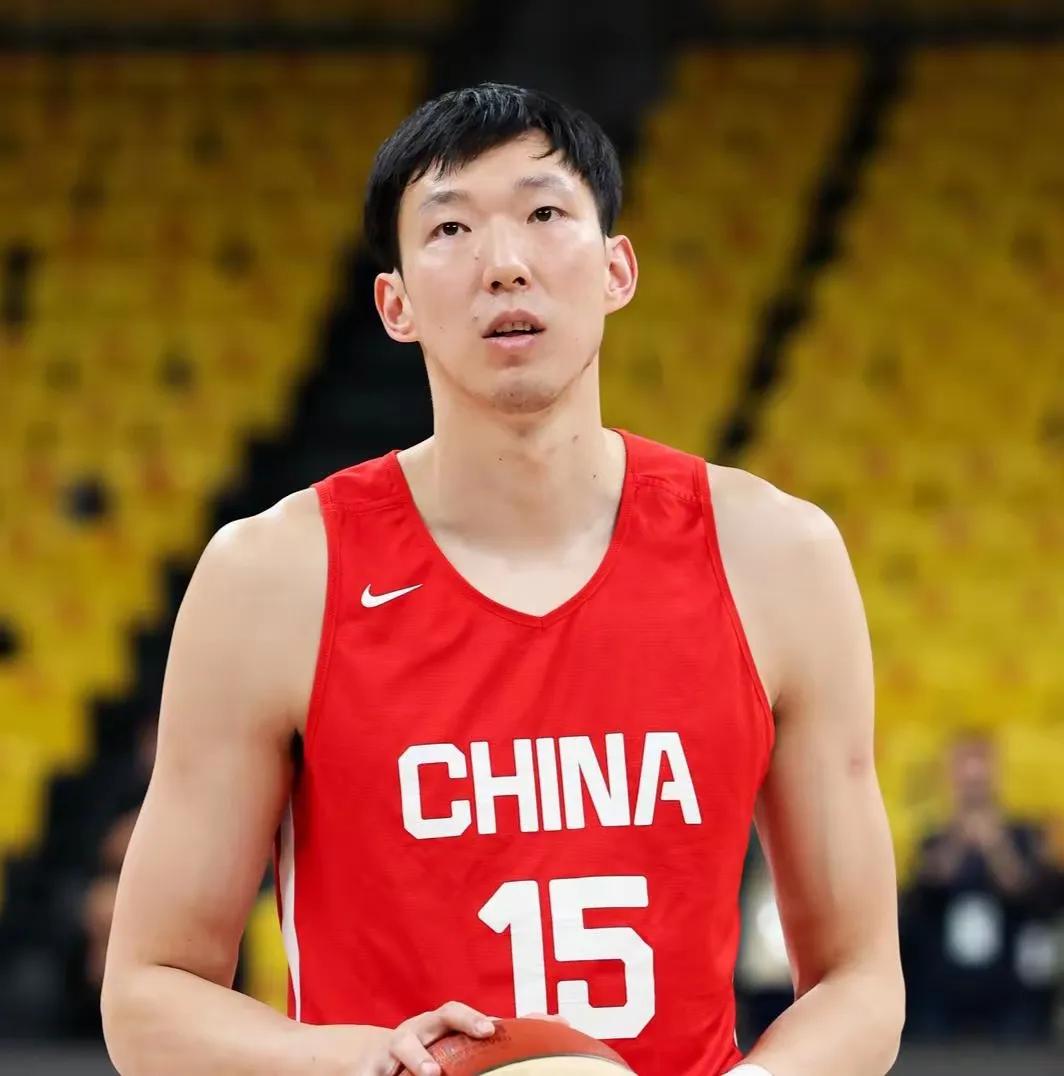 不管你承认还是不承认，周琦就是这支中国男篮最好的内线，他这么一受伤，对我们整体实