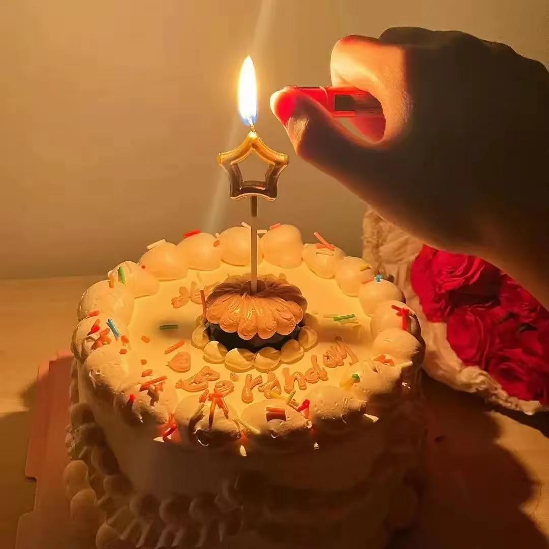 又长一岁，愿自己的内心更加坚韧与从容。没有第二个人记得，所以我祝自己在以后的岁月