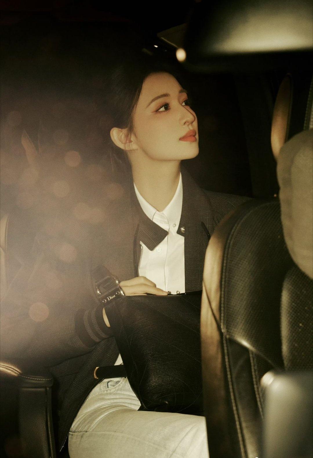 王楚然王楚然切换ip 🚢王楚然冷脸撩发这一下 🚢王楚然出发巴黎时装周完全老公