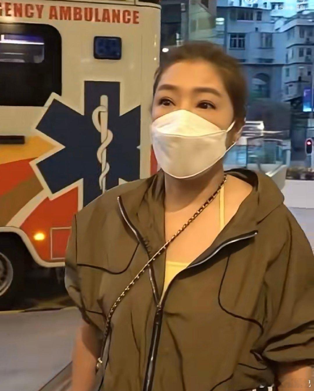 港娱群星都去探望了许绍雄看群星探望的画面破防！林子善、关宝慧赶去，佘诗曼红着眼眶