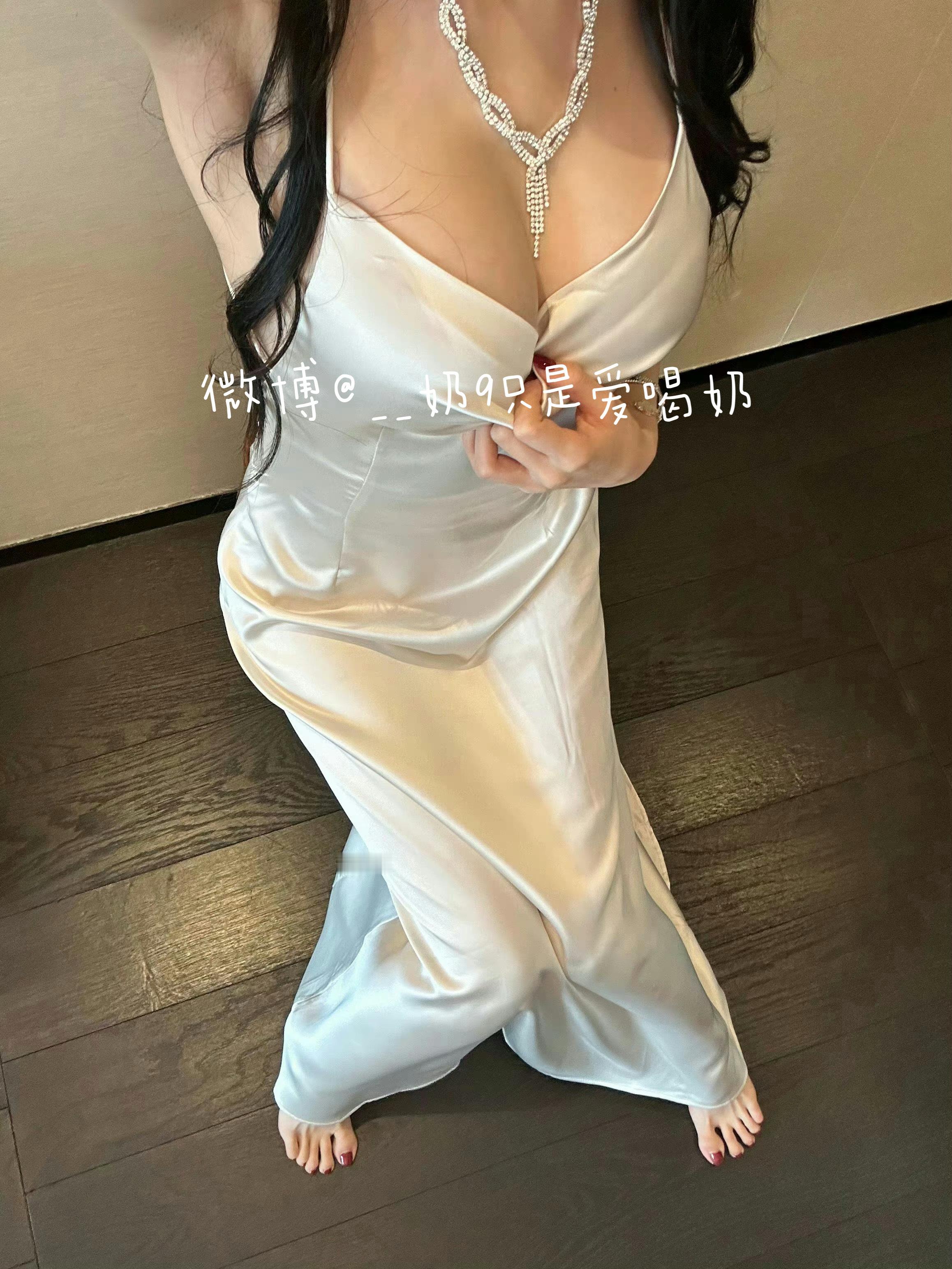 后来选择了自由再也不谈 爱与不爱 只喜欢快乐真诚的生活 ​ ​​​