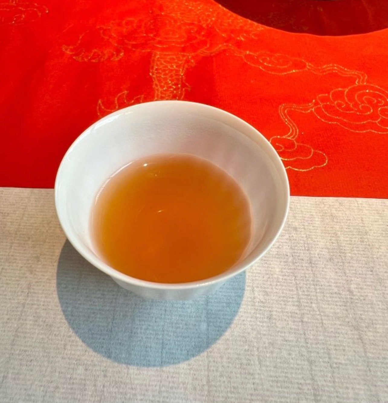 品茶赏器交友  喝茶的最高境界，不是多专业，多昂贵，多有仪式感，而是静。 