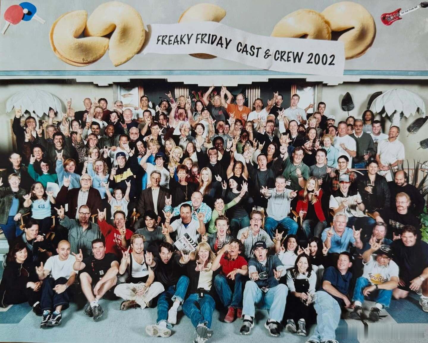 为怀念这个月离世的电影制片人Andrew Gunn，新释出了多张Lindsay 