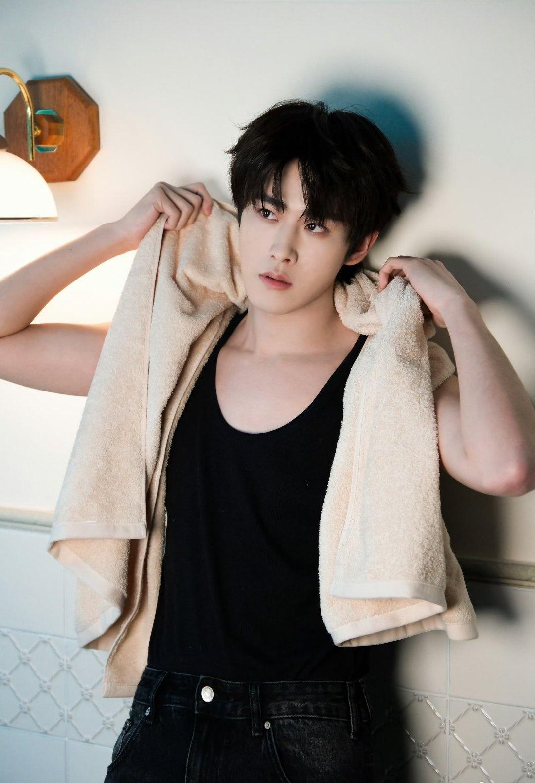 我大约真的没有什么才华，只是因为有幸见着了你，于是这颗庸常的心中才凭空生出好些浪