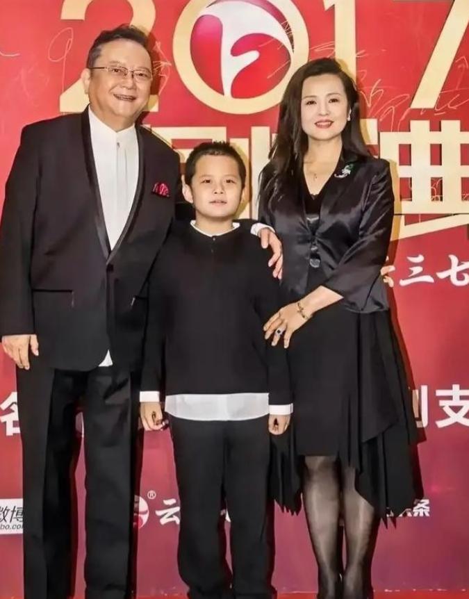 78岁的王刚，60岁的时候得了一子，本以为晚年可以安享清福，没想到现在17岁的儿