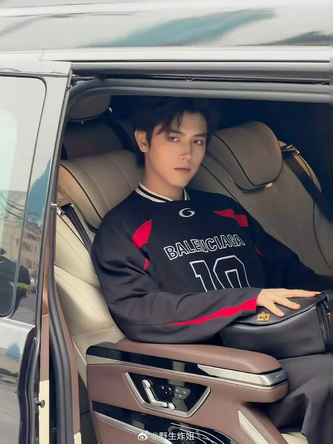 陈飞宇&巴黎世家，大家觉得算不算绝配 