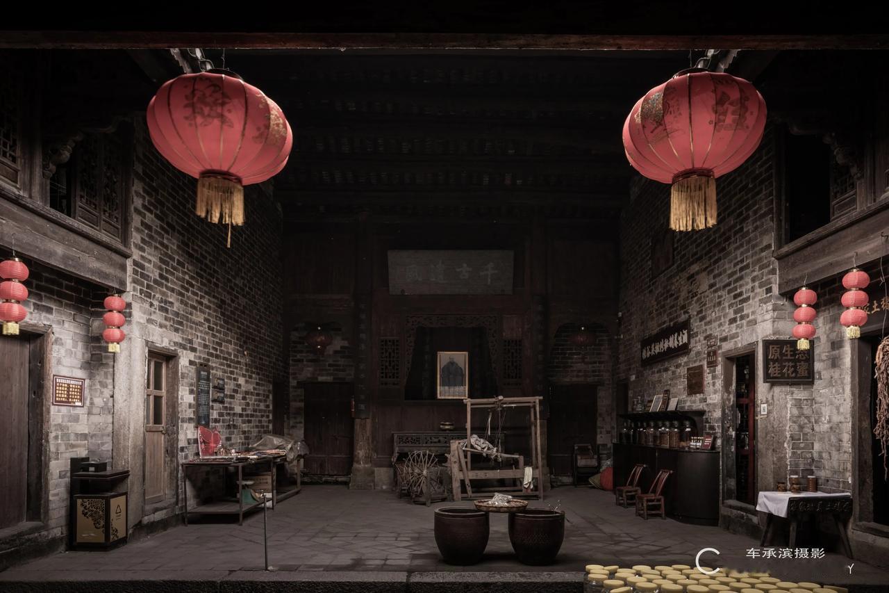 古风古韵的庭院，红灯笼高挂，仿佛穿越回古代-湖南.岳阳县张谷英村