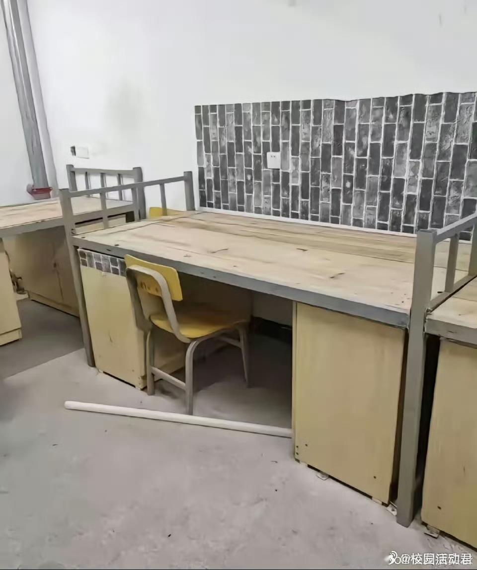 看到这个上床下桌先笑了两分钟 ​​​