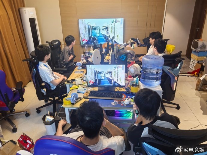 无人在意的角落，TT连续三个赛季常规赛总积分第一，在PEL的统治力恐怖如斯。不知