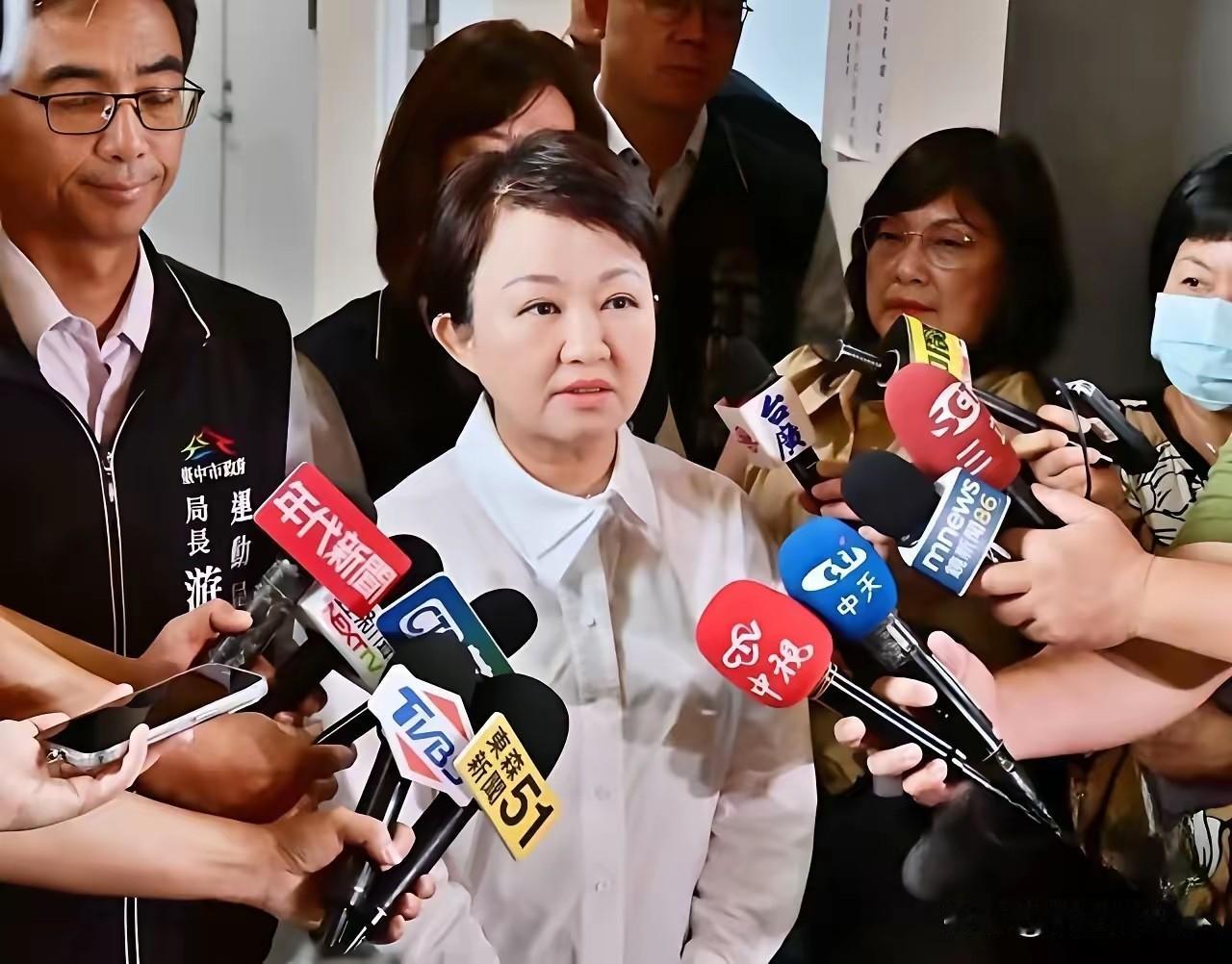 卢秀燕也太会演了吧！台空军一架教练机在常规训练中出事，死了两位中校级别的飞行员，