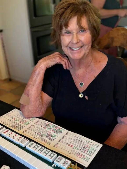 美国人搓麻将是“捣糨糊"的，这副牌也能胡？也真是服了。网图 那失踪多日，恐已不测