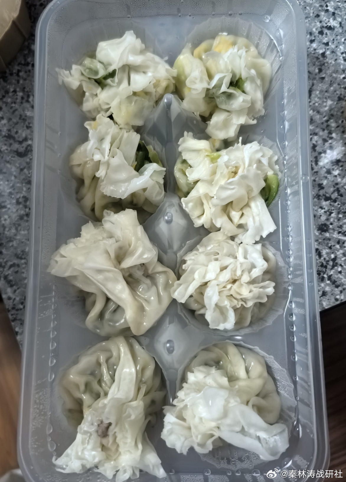 外卖餐食中有血迹顾客紧急服阻断药 杭州这位老铁早上吃烧麦，吃着吃着发现底下有血迹