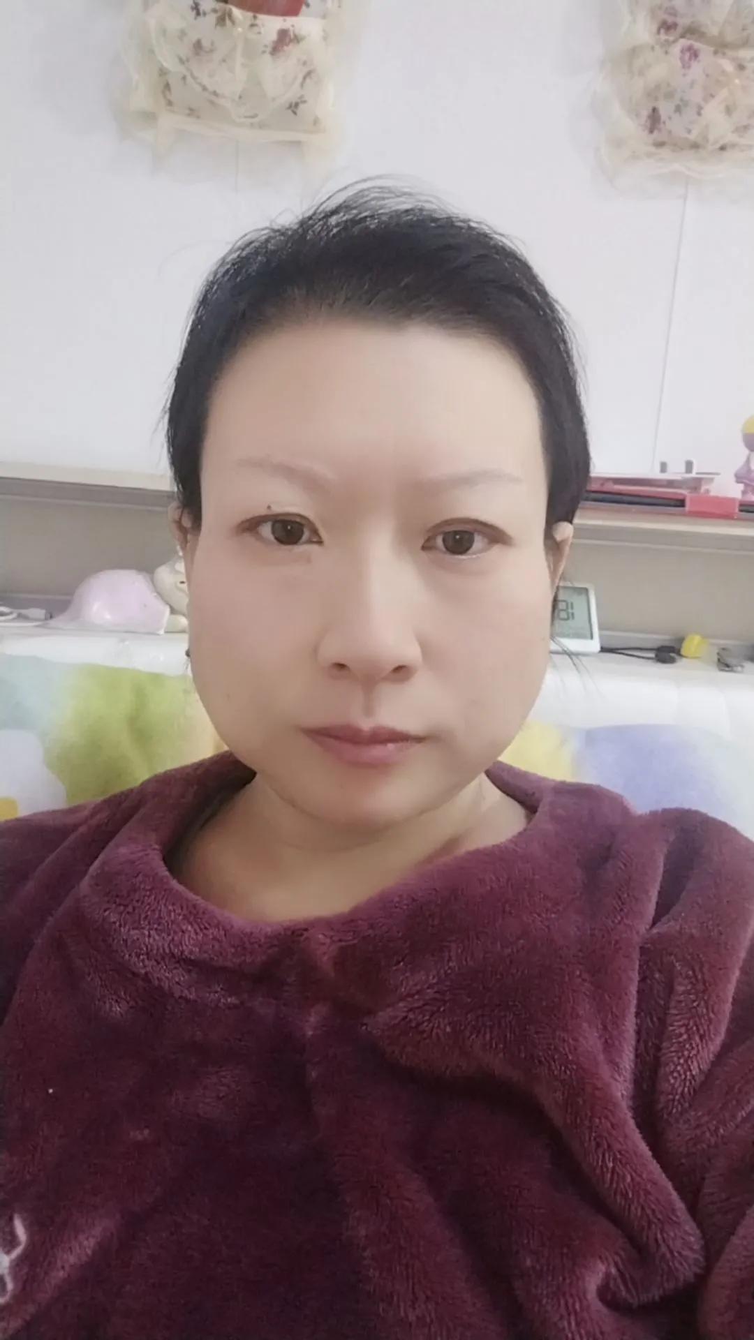 不用太把我当女的，
把我当个纯爷们儿就行了。
大家都是兄弟。
希望你们能为我两肋