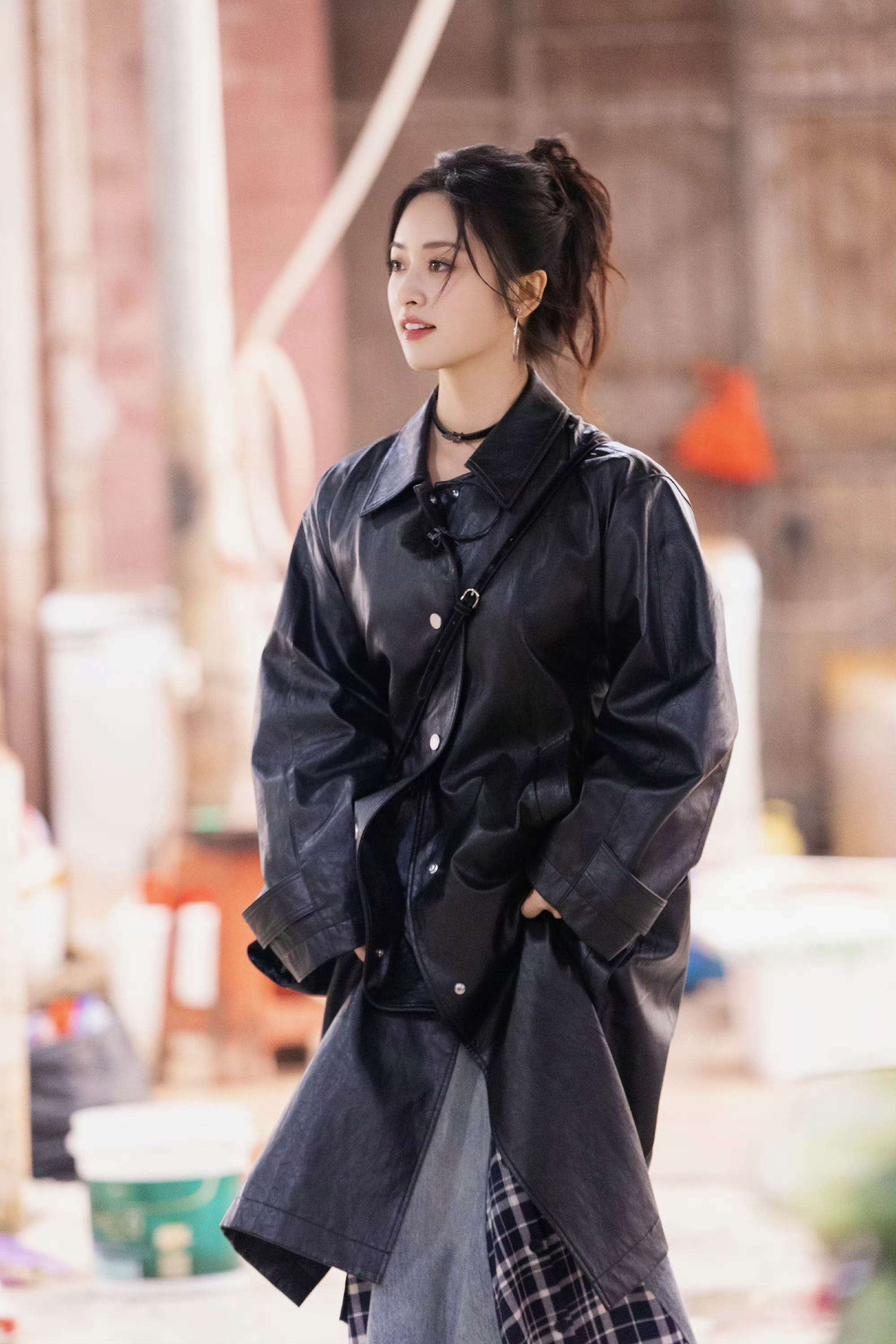 亲爱的客栈新年开工直播 王鹤棣沈月要直播了，亲爱的客栈台前幕后大揭秘，今天19: