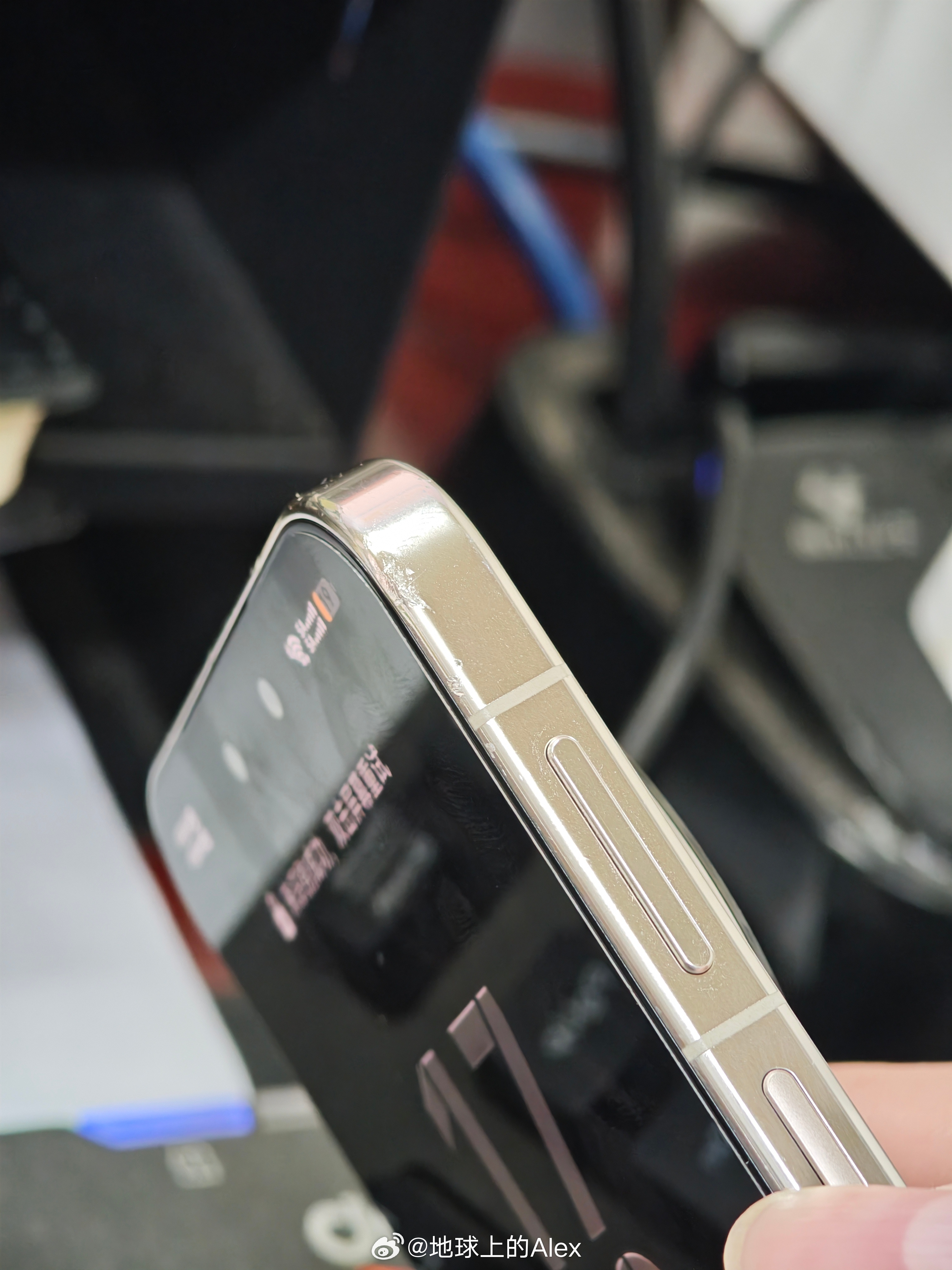 看一台手机当主力机时间就看有边框多么破烂就行了你看我这Mate80 Pro Ma