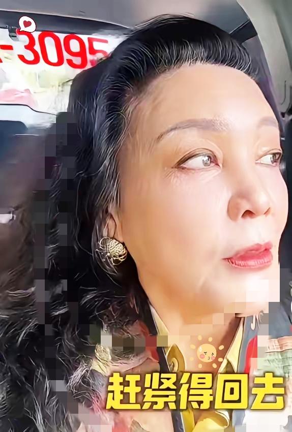 张兰台北短短七天，心境反差大到让人心疼。
前几天还抱着刚出生的小七宝满眼温柔，把