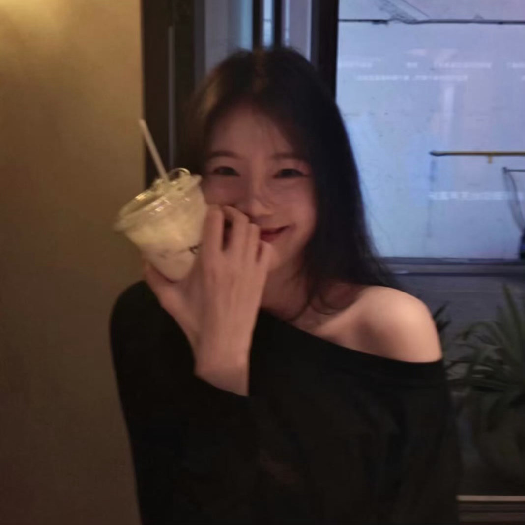 你我之间那不是承诺 更不是地老天荒 那只是两句酒后失言的呓语 醒来就忘 