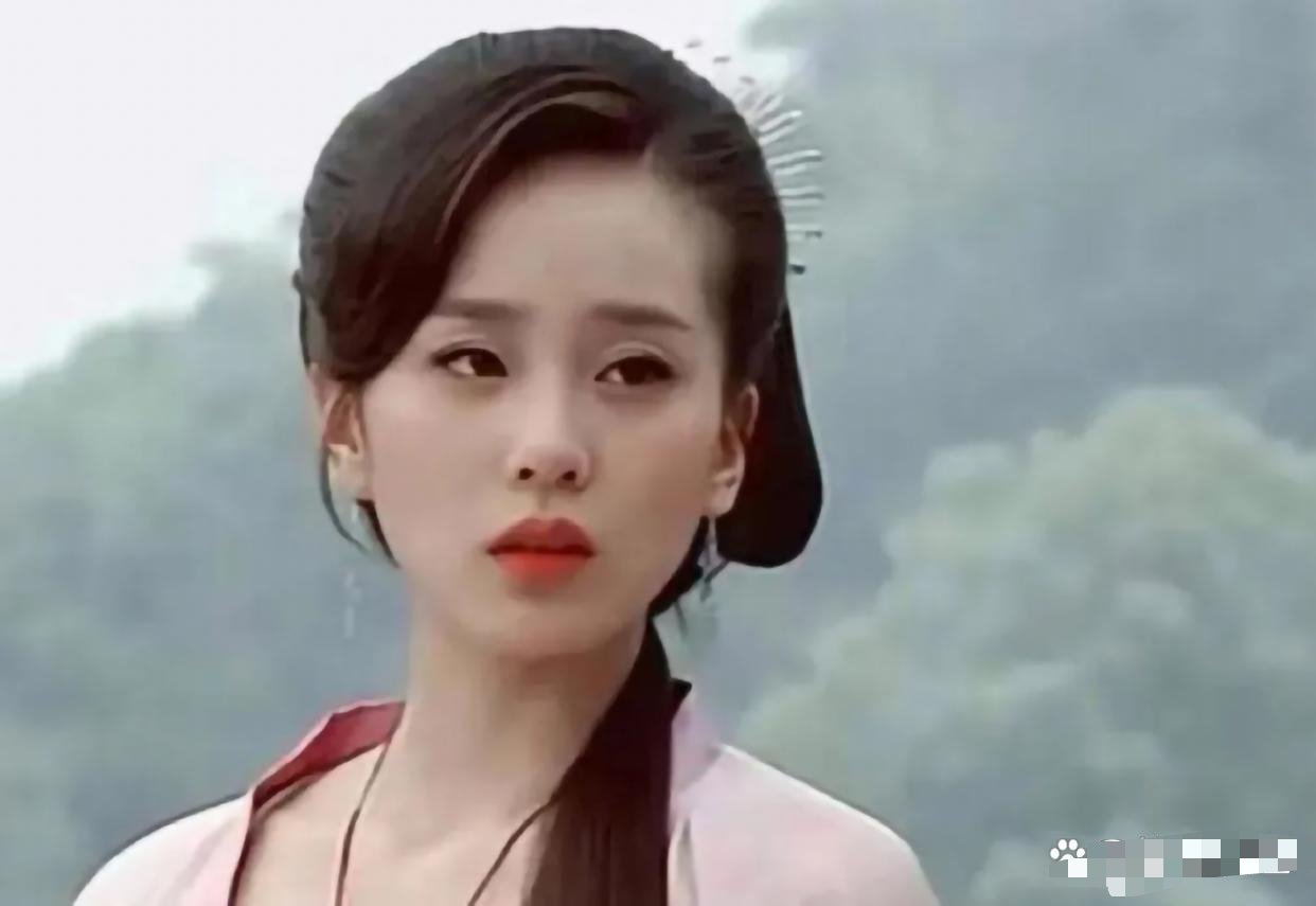 刘诗诗头上戴的居然是别针！！以前的道具组真是会利用资源…… 