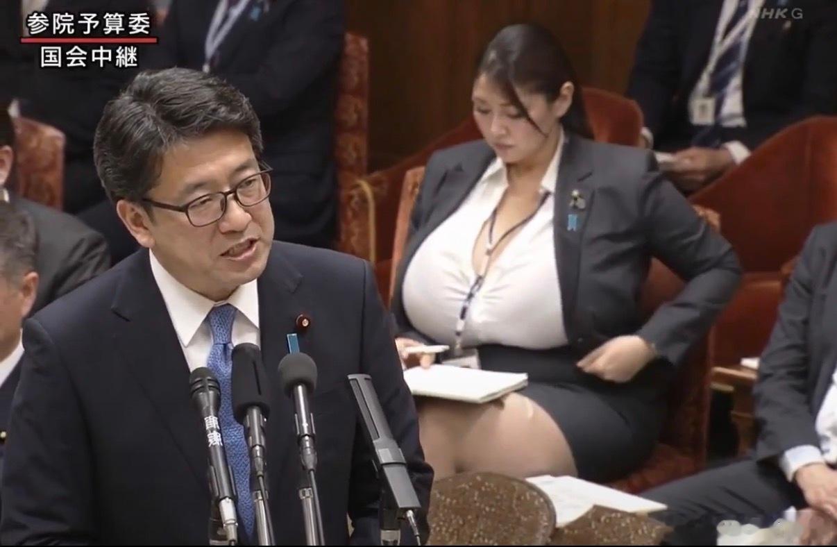 以前没啥人关注但今天却火爆全网的日本参议院议事……因为…..很重大😁 