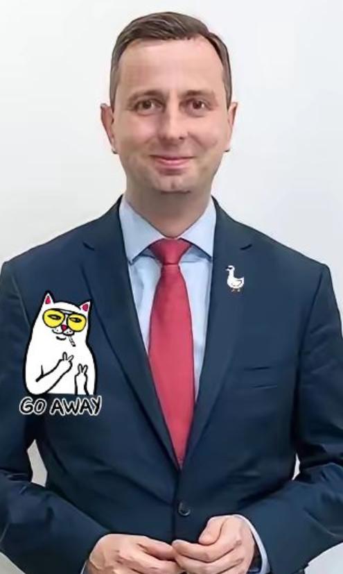 新消息！
波兰国防部长宣布了：
3月20日，波兰国防部长瓦迪斯瓦夫·科西尼亚克-