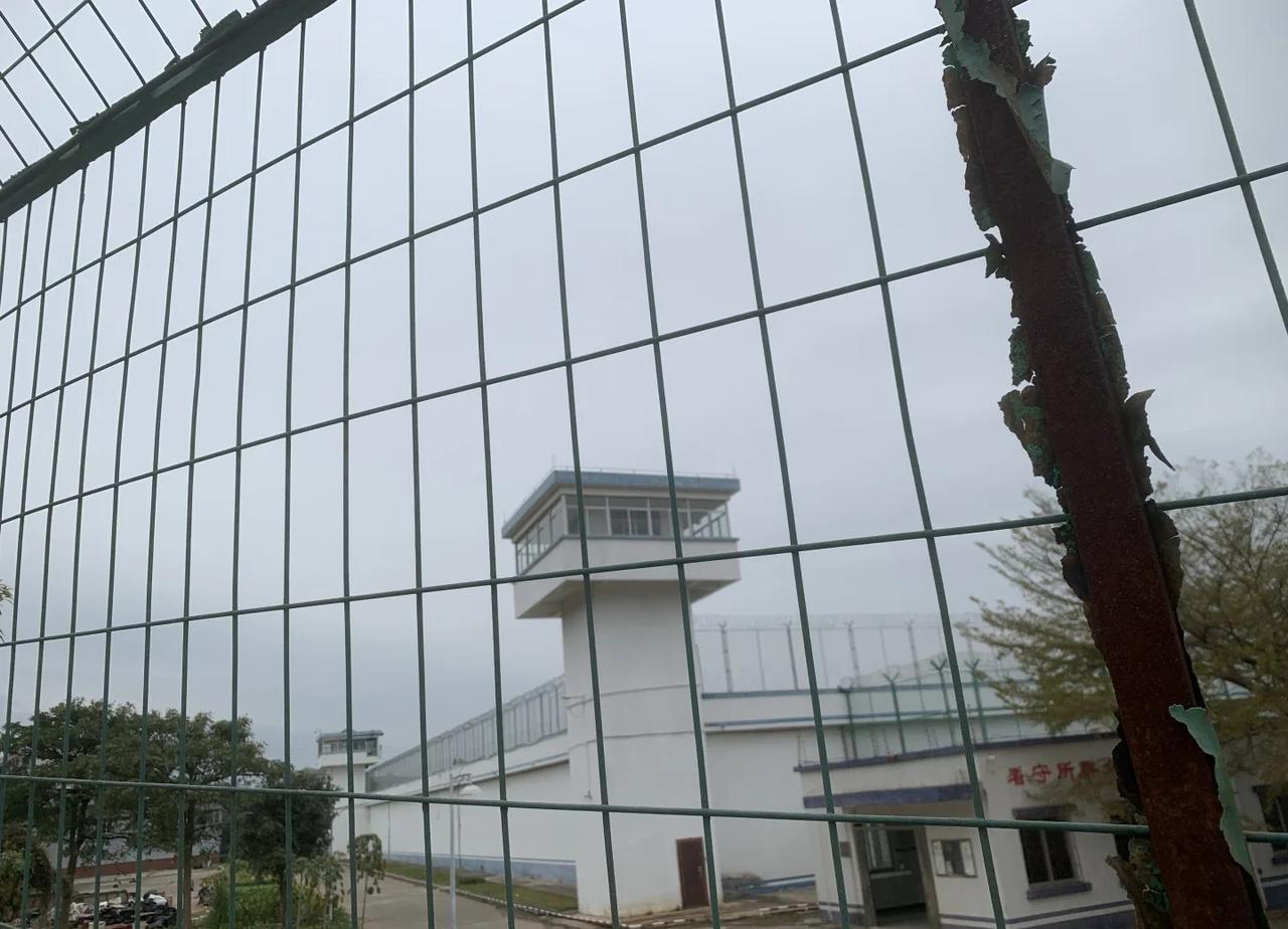 边界在哪？如何认定“猥亵”行为？
什么是“猥亵”？法律条文没写透，全靠法官脑补。