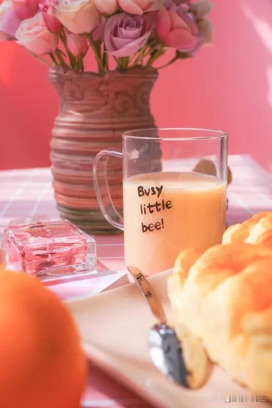 感恩这事儿，我觉得还挺重要的。我就经常感恩，感恩生活里的点滴小事。就像每天早上能