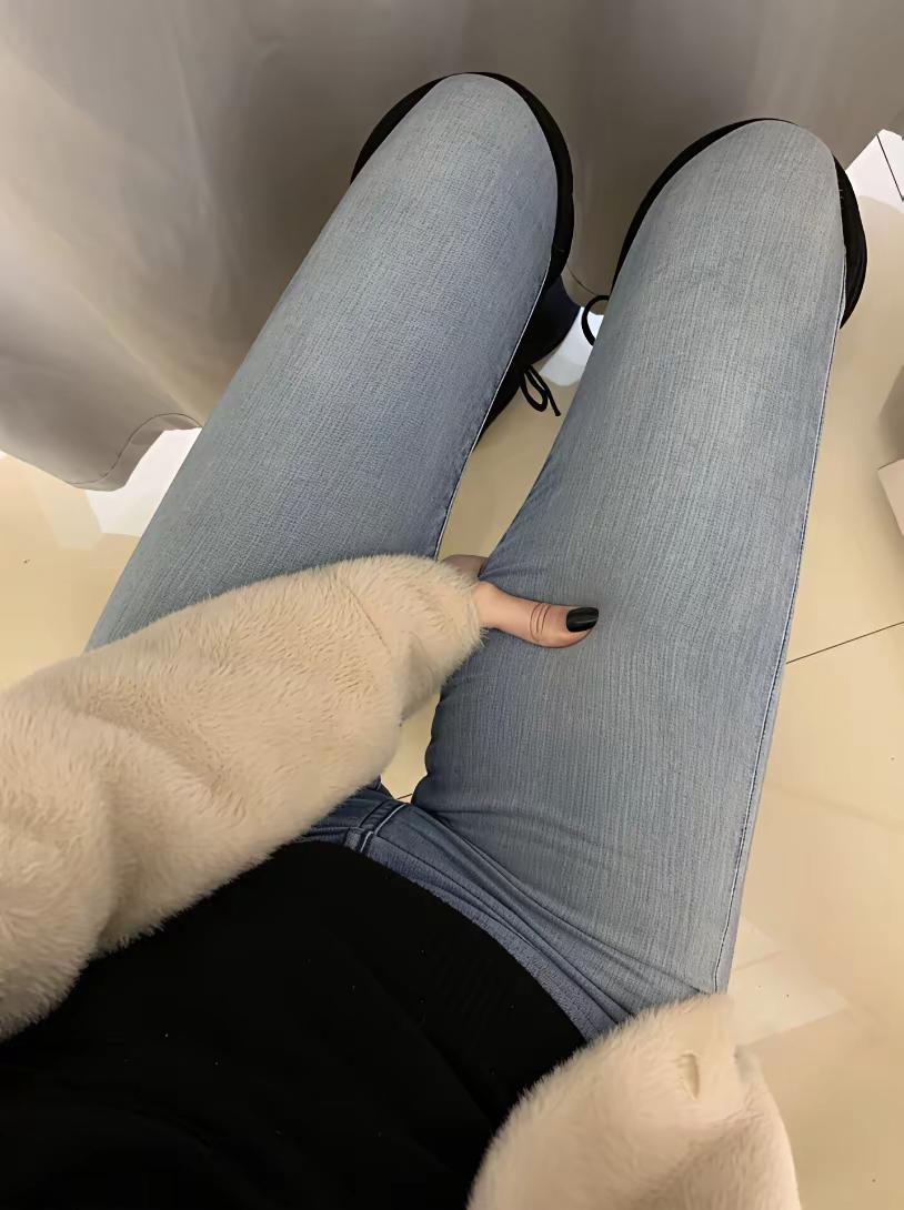 天凉了，要穿上厚厚的牛仔裤了[流泪]