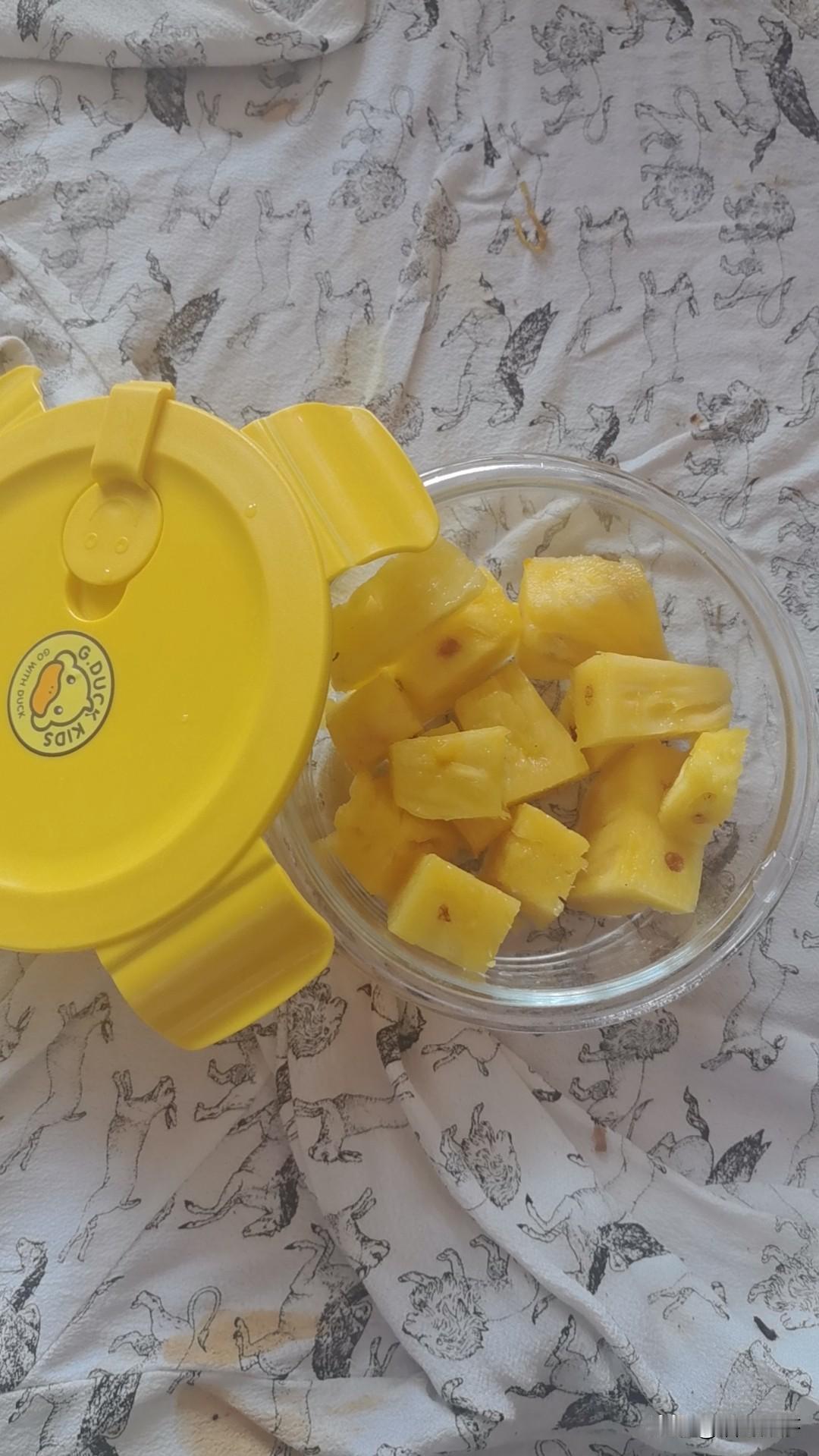 因为自己做饭不好吃
而且一个人也不知道吃啥
偶尔有点外卖
都说外卖不好但是就图一