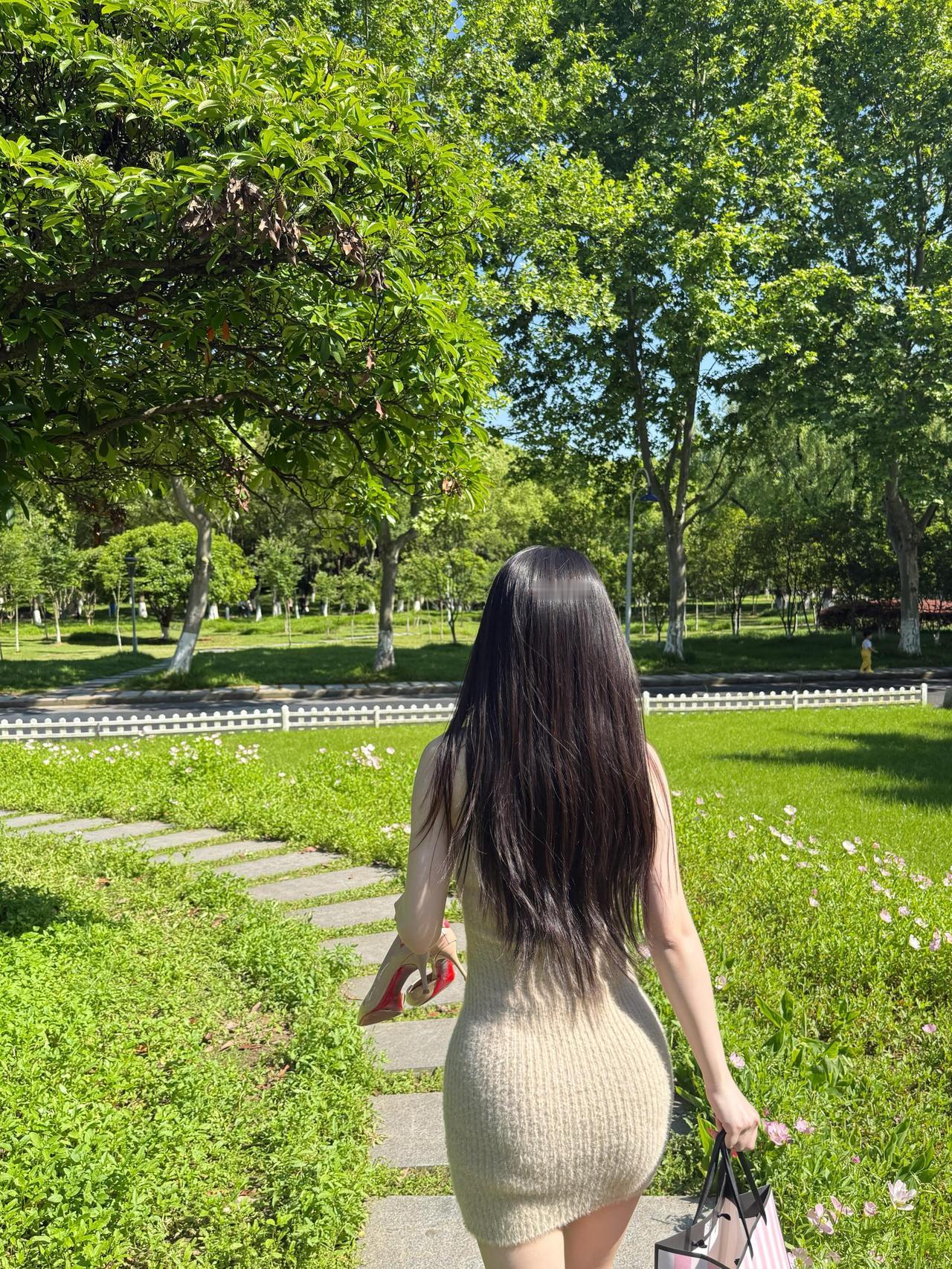 人这一辈子，
命里有时终须有，
命里无时莫强求。

有些人你就是留不住，
有些钱