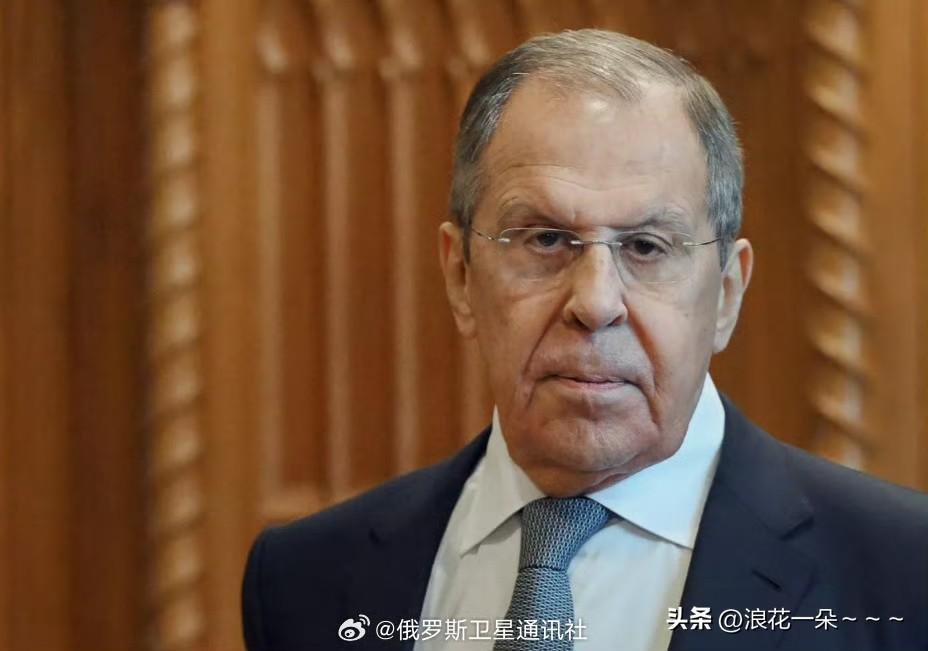 据俄罗斯卫星通讯社报道:
俄外长称：美军空袭伊朗后俄罗斯准备好加强与中国的协作！