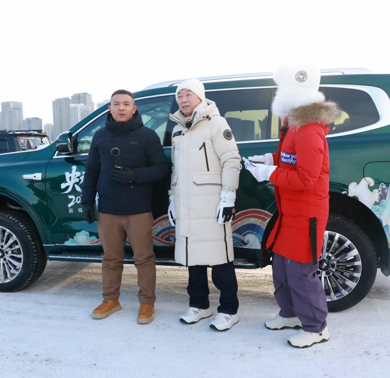 零下29℃的哈尔滨，被善意暖透了！
魏建军与哈尔滨冰雪救援中的“拖车侠”詹时美、