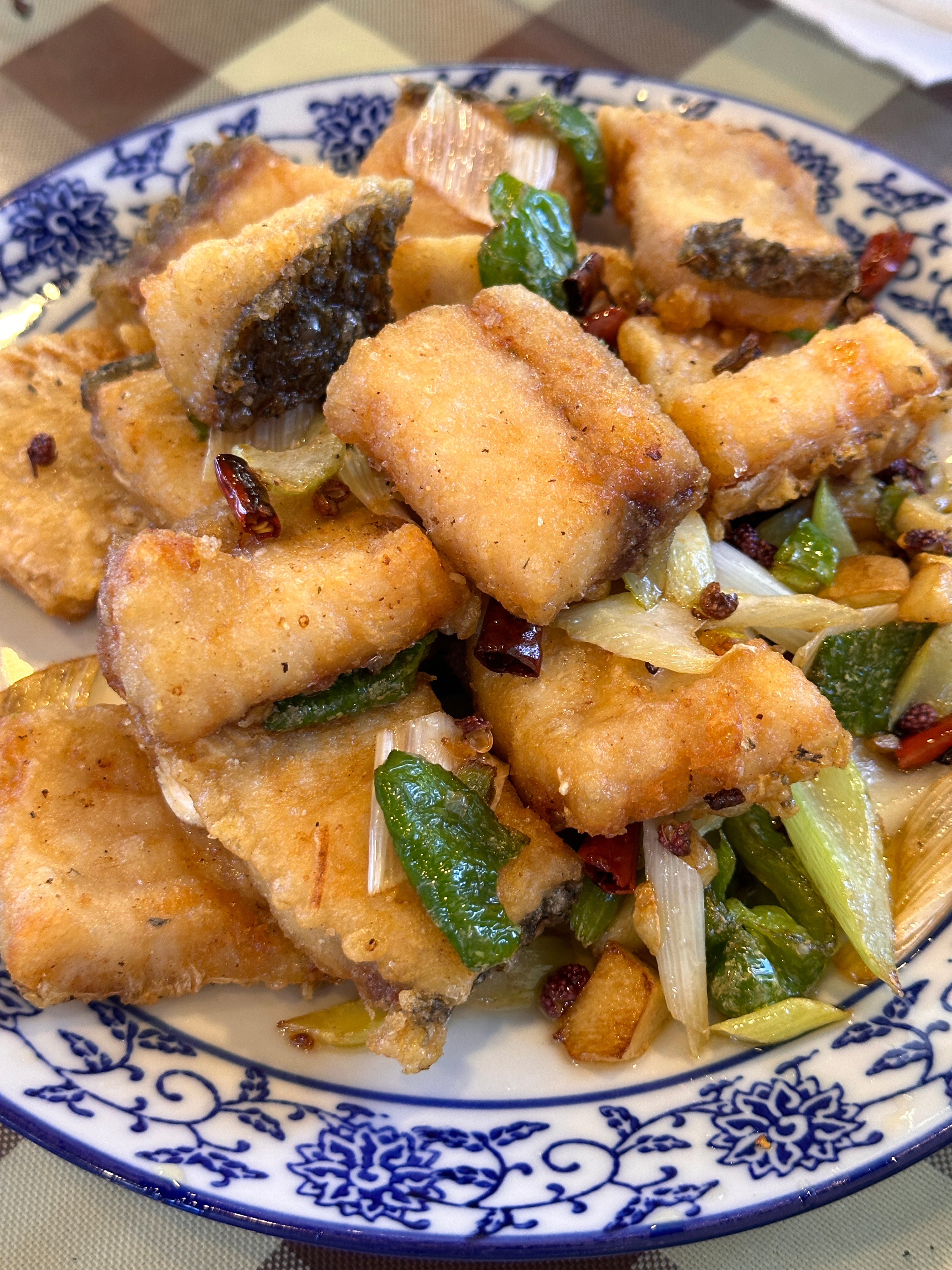 中午跟室友去吃了她强烈推荐的店！藕丝裹了白糖好好食😋【在这家店肥肠是要干活的！