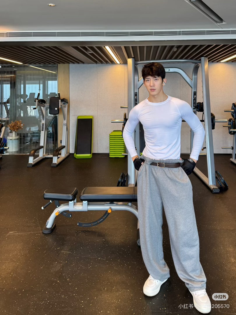 素颜是一个男演员爆火的敲门砖这不就是井柏然日常做的事嘛！