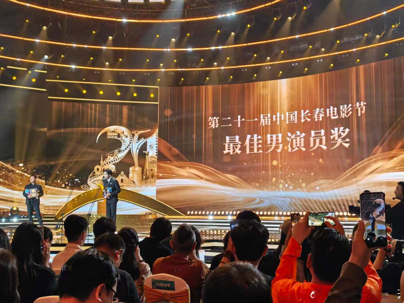 檀健次金鹿奖最佳男演员2026年长春电影节檀健次凭《震耳欲聋》拿下金鹿奖影帝，恭