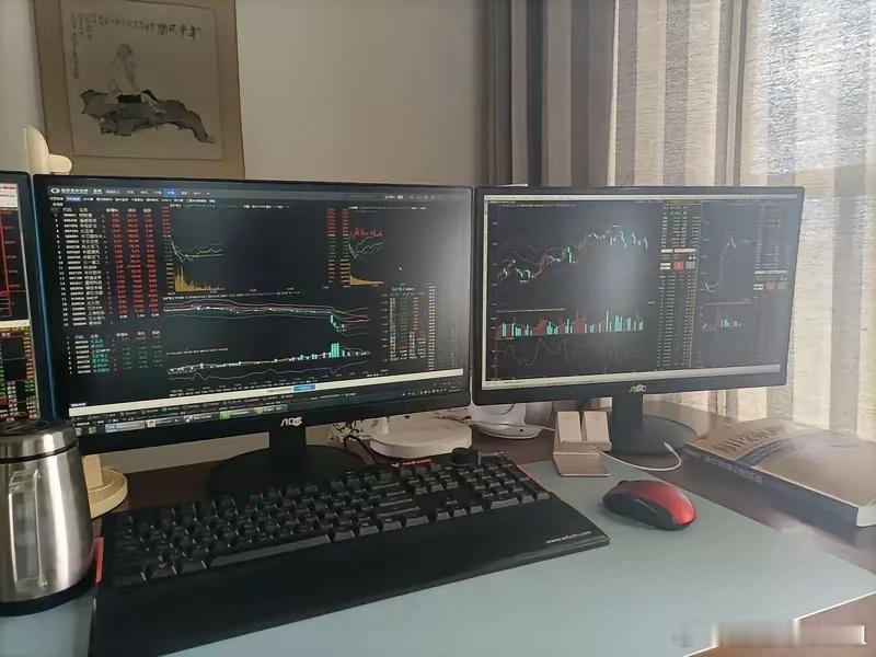 炒股这么多年，我越来越坚信：选股先看板块，再看量价找买点。很多新手朋友一上来就扎