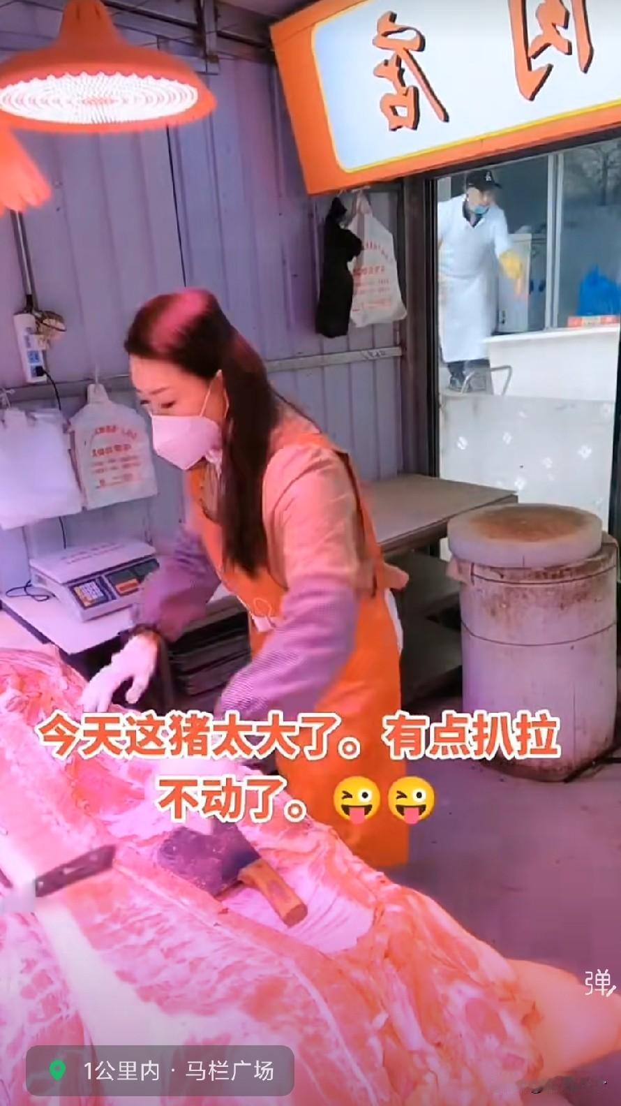 邻居说刷到市场上某摊位的视频了，我说有什么奇怪的，人人都是自媒体不奇怪呀，也许他