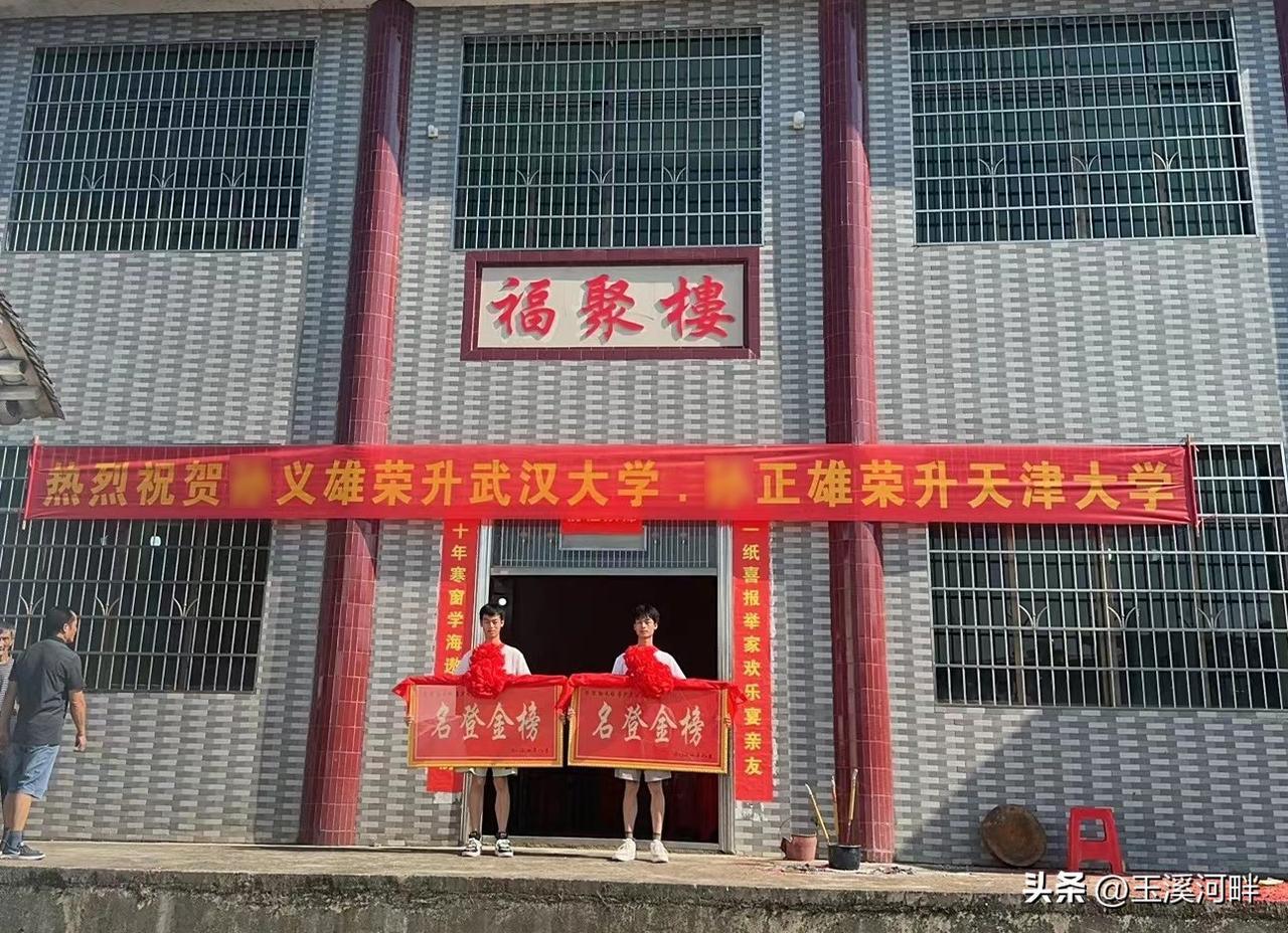 读书还真的是要一点天赋加勤奋努力，并不是花钱报各种培训班就能成为学霸的。
今年我