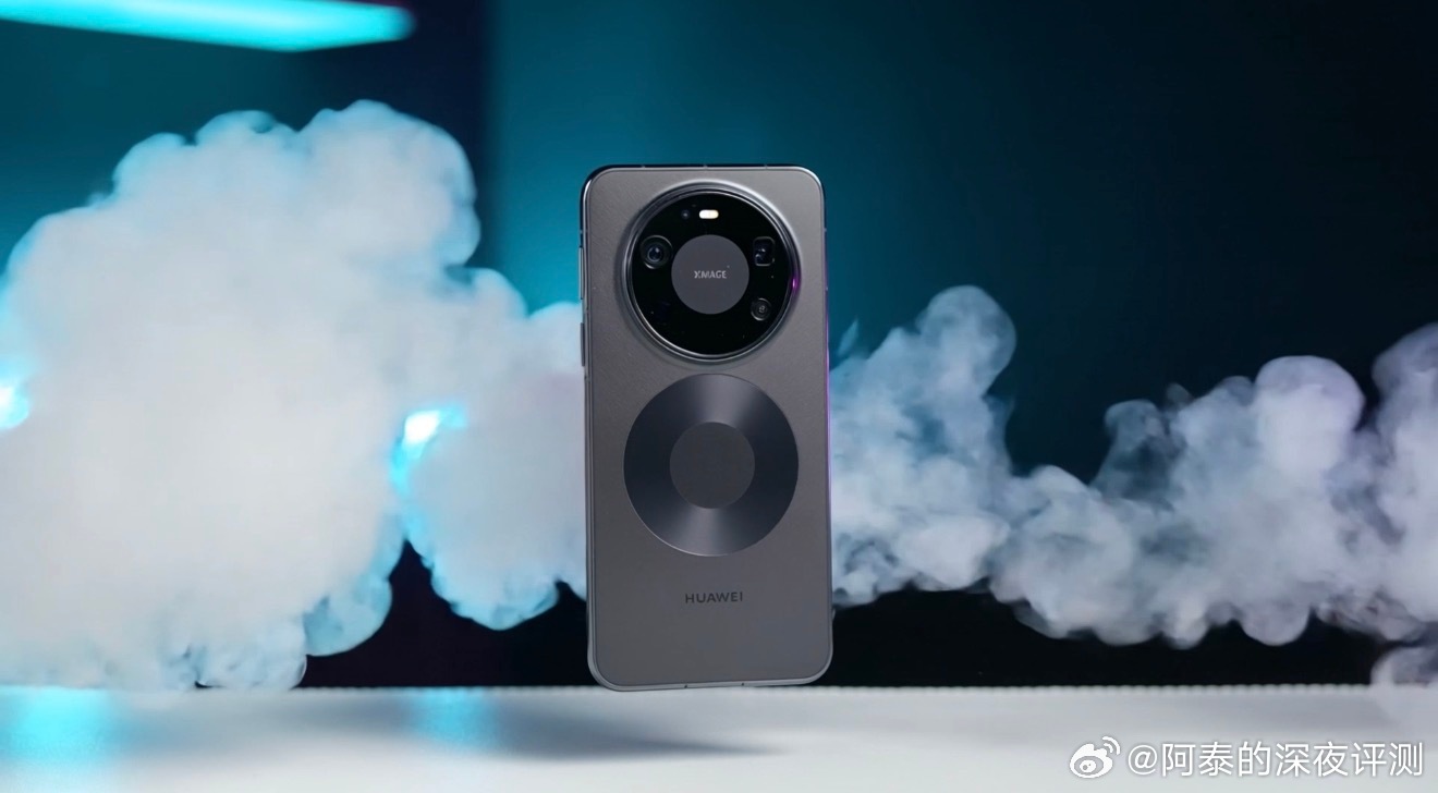 最近用Mate 80 Pro Max 风驰版打游戏，上了风扇还是不一样，温控、帧